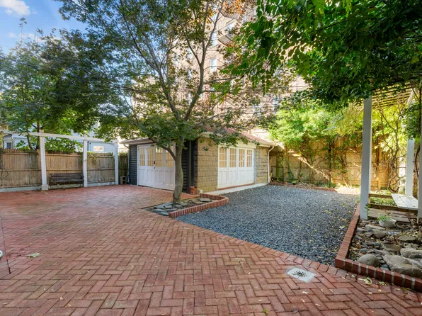 428 East 18th Street image 15 of 17