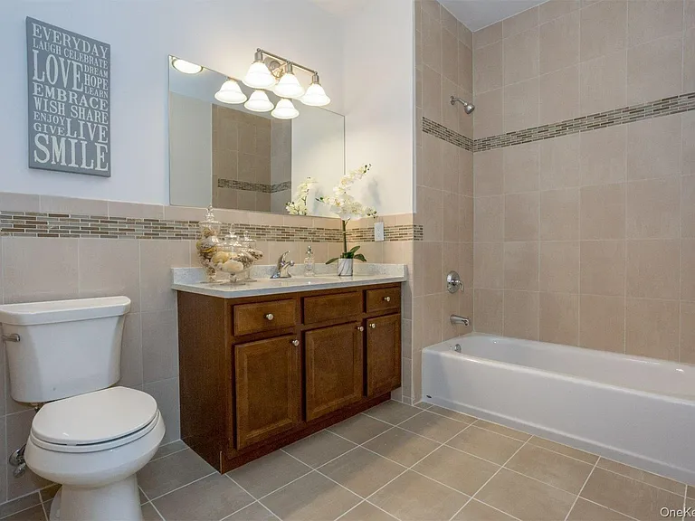 1046 New York Ave #6 — Photo 17