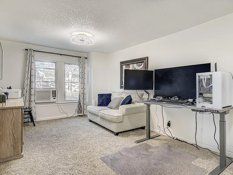 306 W Lexington Ave — Photo 16