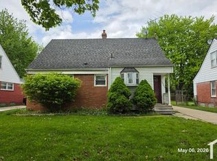 19983 Lancaster St, Harper Woods, MI 48225