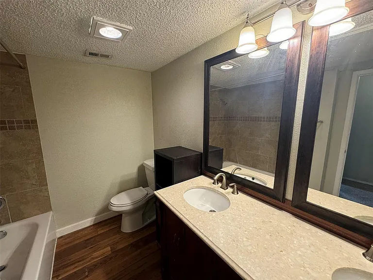 2721 Hurstview Dr #D — Photo 6