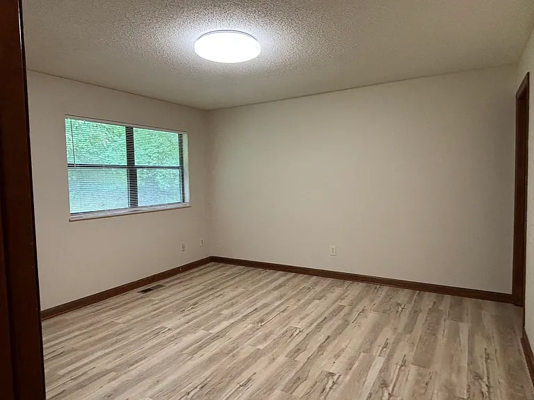 160 Hendrix Dr — Photo 7