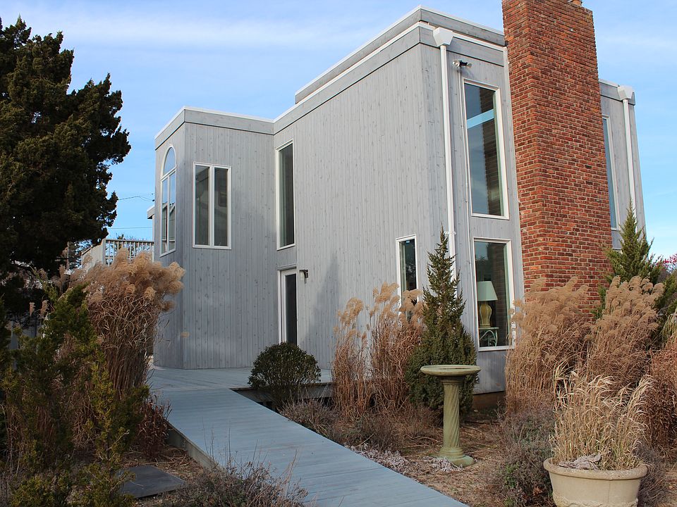 1st image of 12 Deerfield Ln