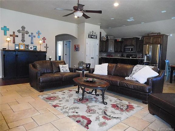 2nd image of 1417 Monarch Dr