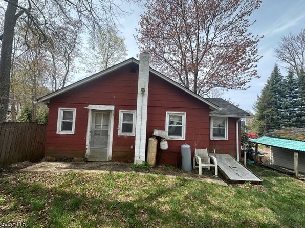 6 Passaic Dr, West Milford Twp., NJ 07421