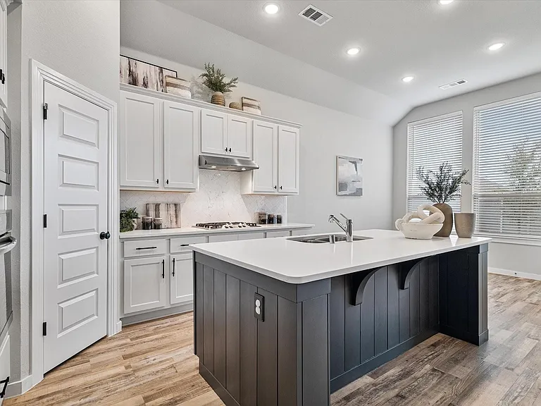 1100 Parkstone Dr — Photo 10