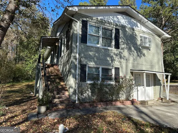 915 Lake Dr, Snellville, GA 30039