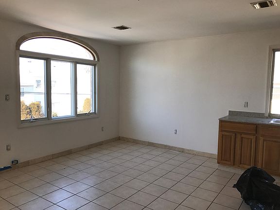 4th image of 108 Hett Ave #2