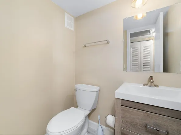 396 Windsor Q, West Palm Beach, FL 33417