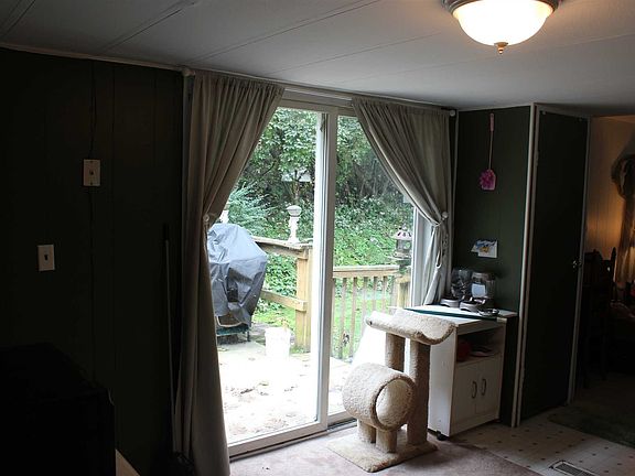 5th image of 11 Tanglewood Park Dr