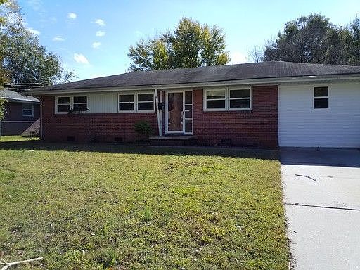 1st image of 21 Edgemoor Dr