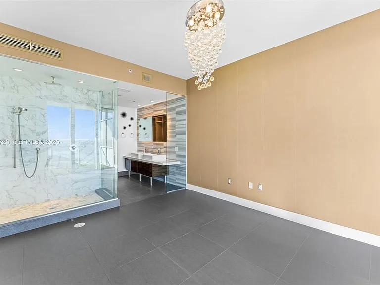 1100 Biscayne Blvd #4502 — Photo 3