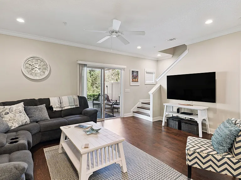 807 Mariners Cir — Photo 15