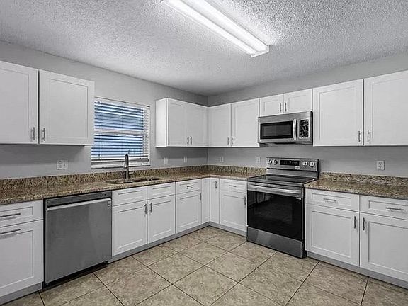 3rd image of 15060 Waterford Chase Pkwy