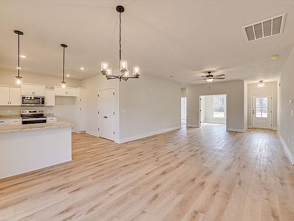 3rd image of 125 Burlwood Rd