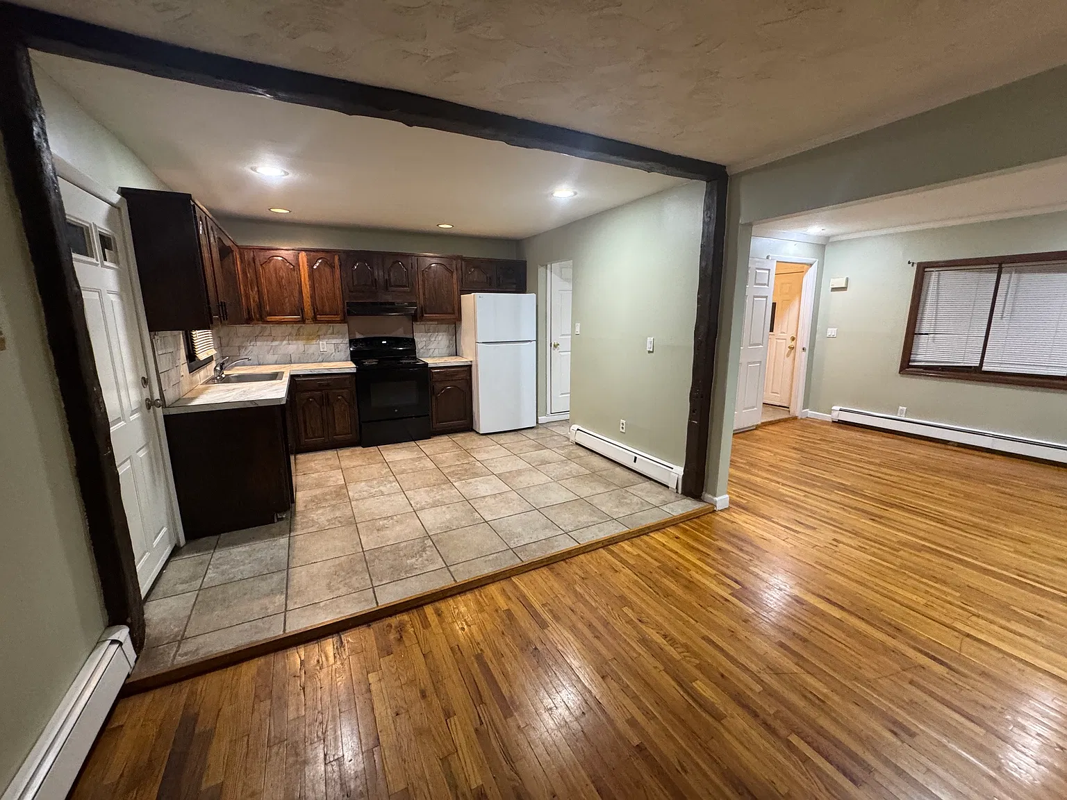 2 bed, 1000 sqft, $2,850 — Photo 1