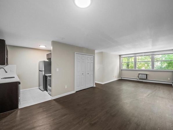 1637 W Nine Mile Rd APT 10