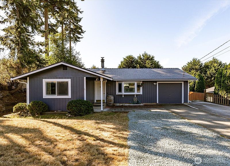 4th image of 577 Salal St.