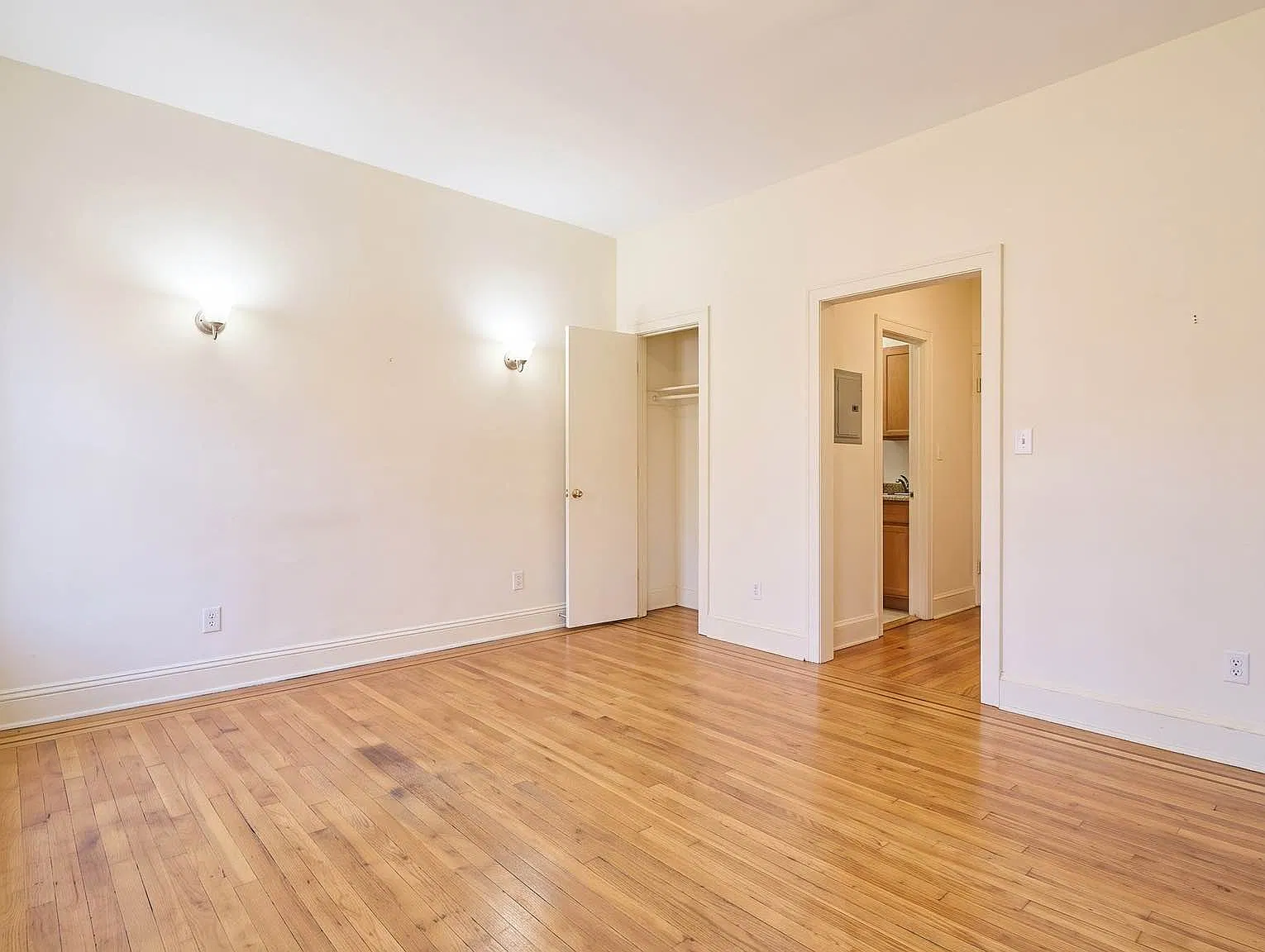 78 Manhattan Avenue — Photo 2