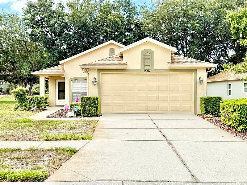 240 Center Oak Cir
