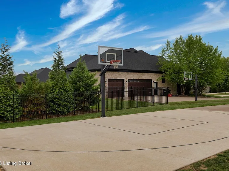 673 Marthas Ct — Photo 7