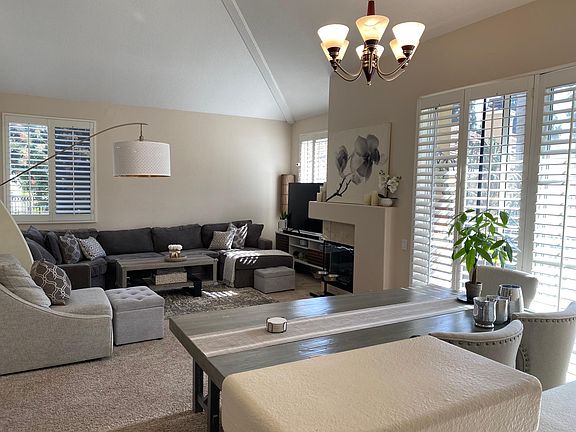 4th image of 12 Theatre Ln