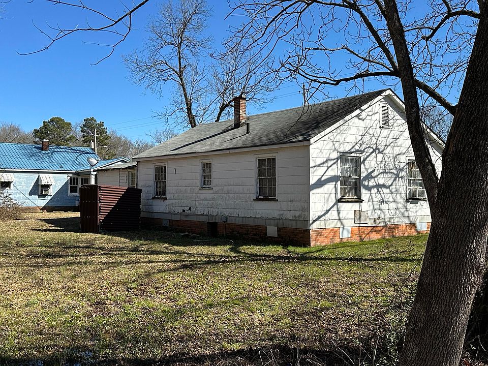 2nd image of 3105 N Harper Rd