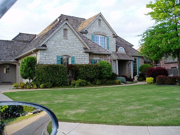 4th image of 2705 SW 120th St
