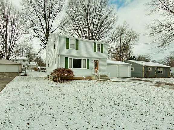 3rd image of 42873 Woodhill Dr