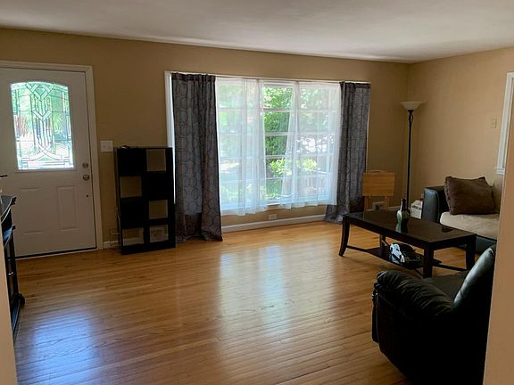 5th image of 437 Clarkson Dr
