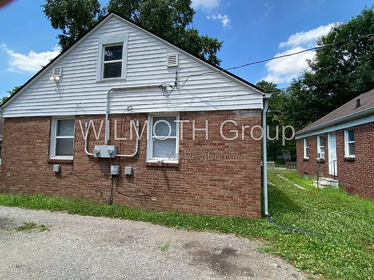 623 N Tibbs Ave — Photo 9
