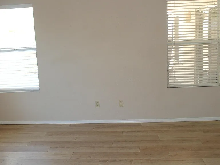 6814 W Louise Dr — Photo 12