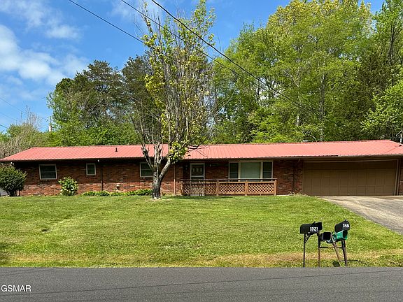 3rd image of 827 Murphy Rd