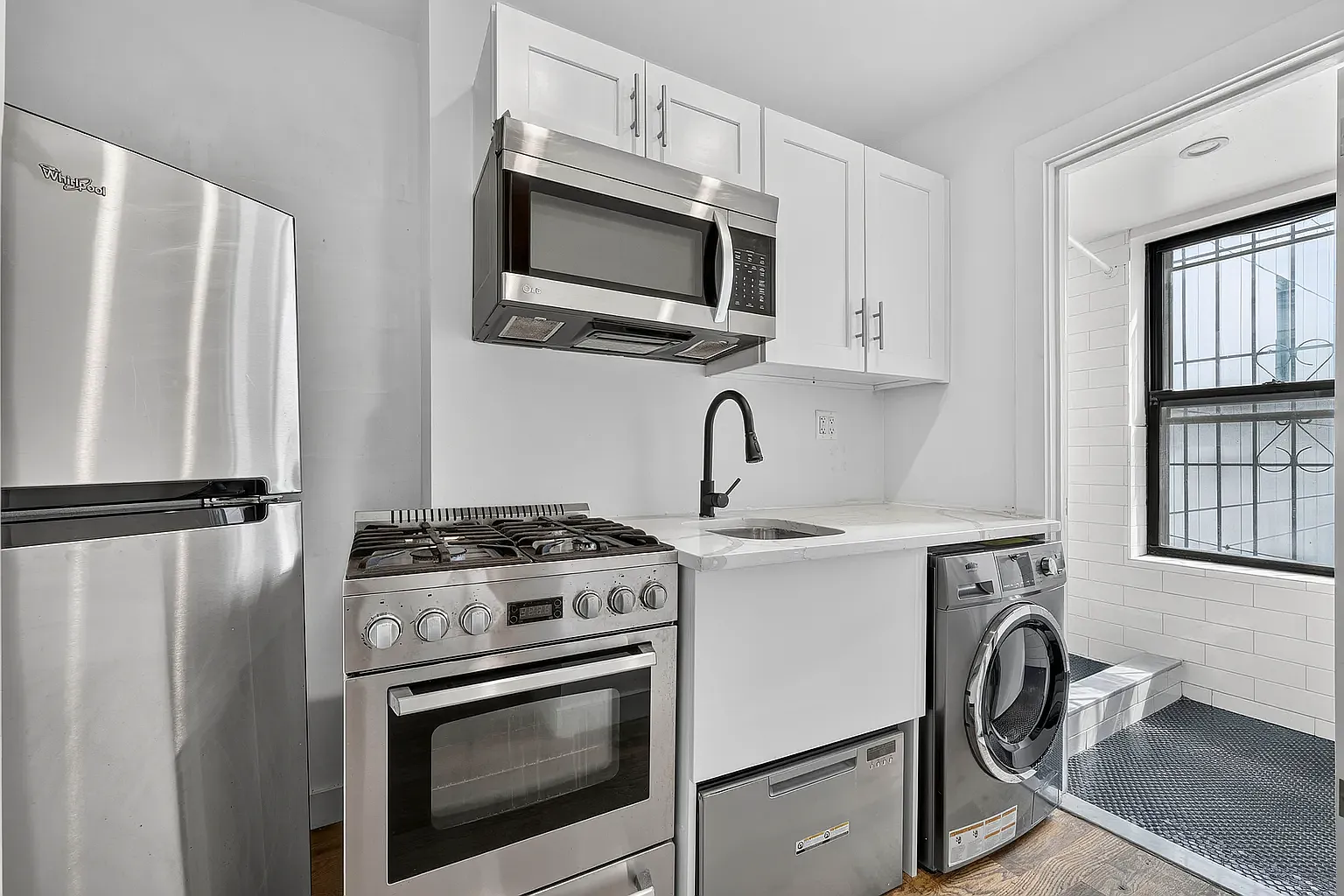 406 West 39th Street — Photo 4