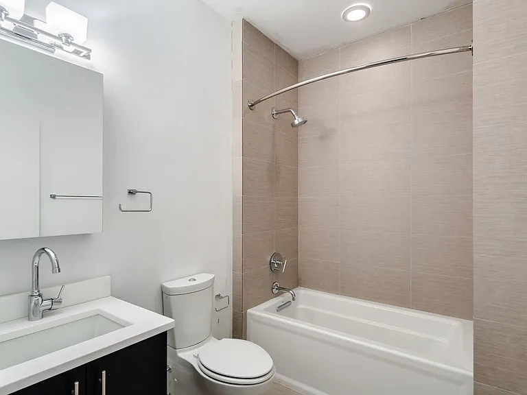 702-12 N Front St #7 — Photo 4