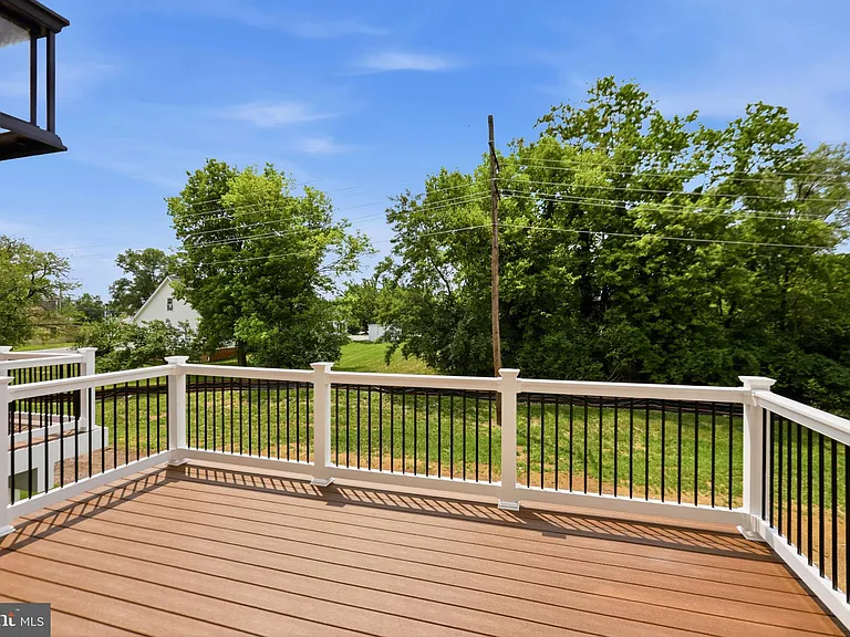 241 Monteith Dr — Photo 12