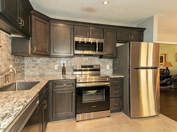 5th image of 8169 Dalton Ct
