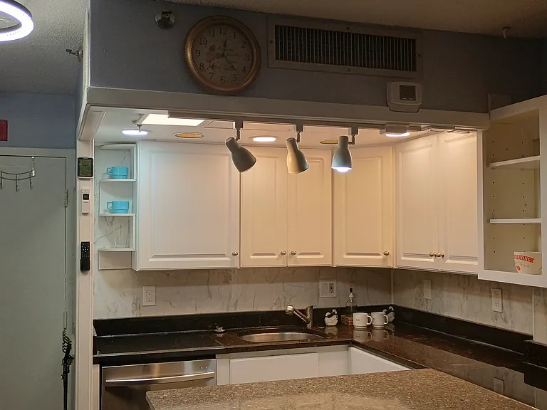 70 Southbridge St #413 — Photo 3