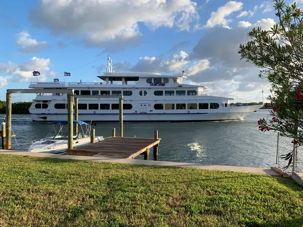 730 182nd Ave E, Redington Shores, FL 33708