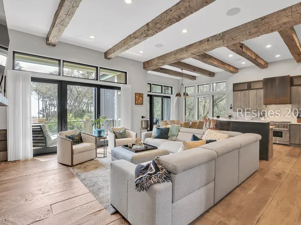 9 Bayberry Ln, Hilton Head Island, SC 29928