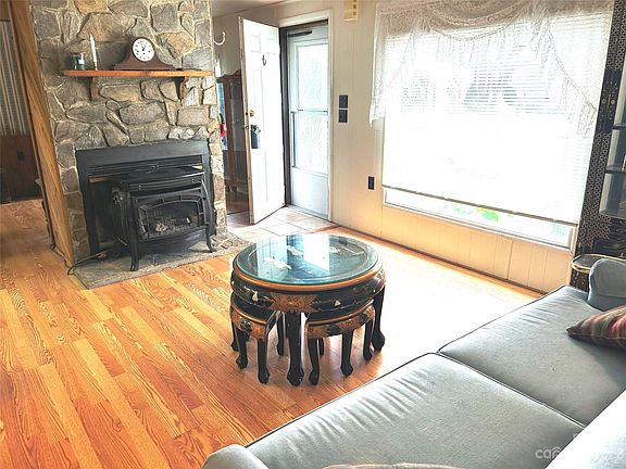 2nd image of 220 Cranbrook Cir