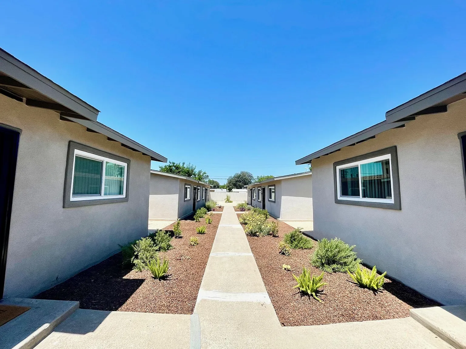 2 bed, 750 sqft, $2,075 — Photo 3