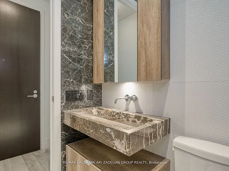 11 Yorkville Ave #5806 — Photo 20