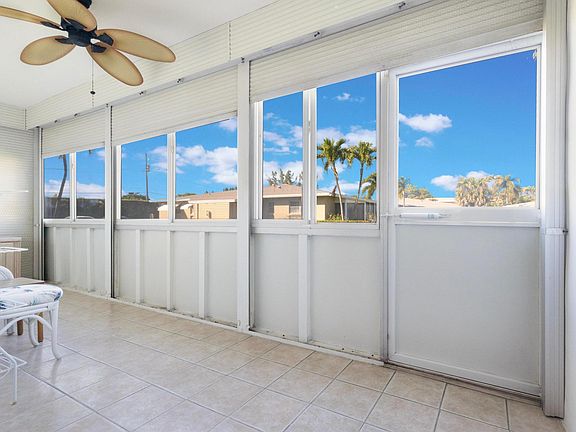 5th image of 301 Circle Drive S #103