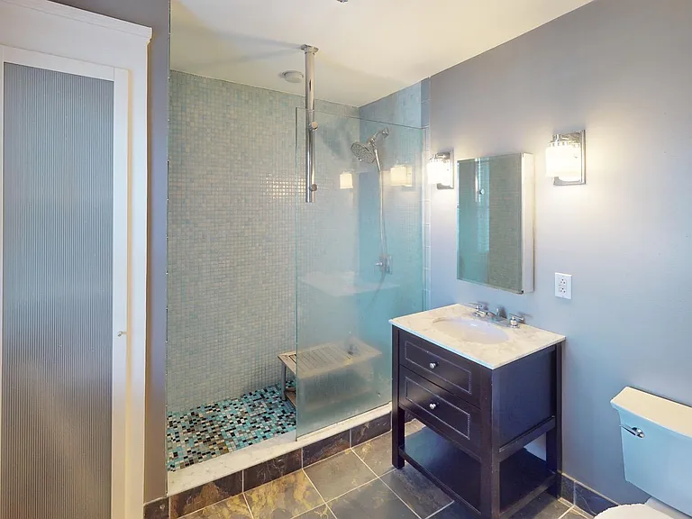 214 W 7th St #2 — Photo 14
