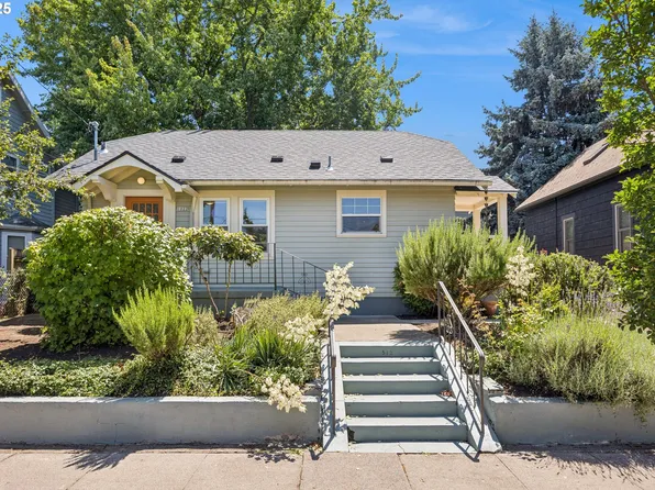 1022 NE Roselawn St, Portland, OR 97211