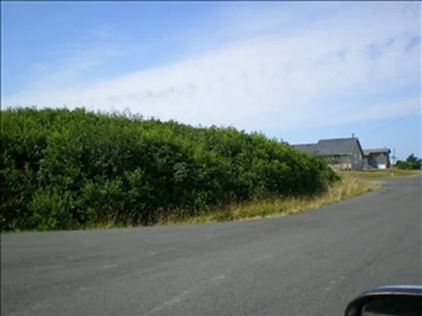 884 Ocean Shores Blvd NW, Ocean Shores, WA 98569