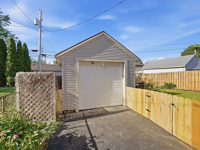 1028 Colwick Dr — Photo 35
