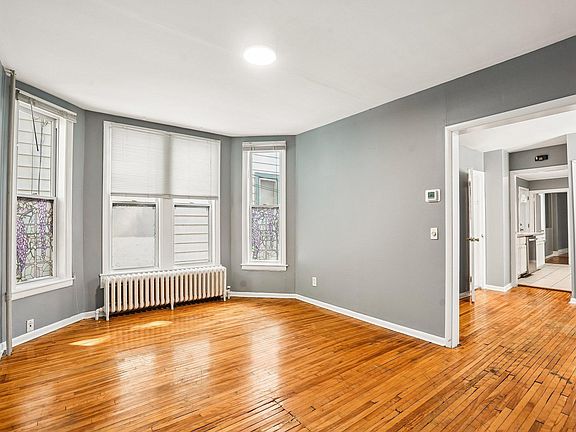 4th image of 2644 Dupont Ave S