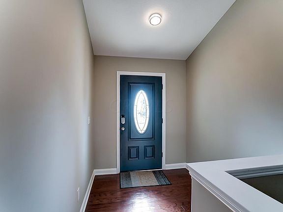 4th image of 180 Glen Crossing Dr